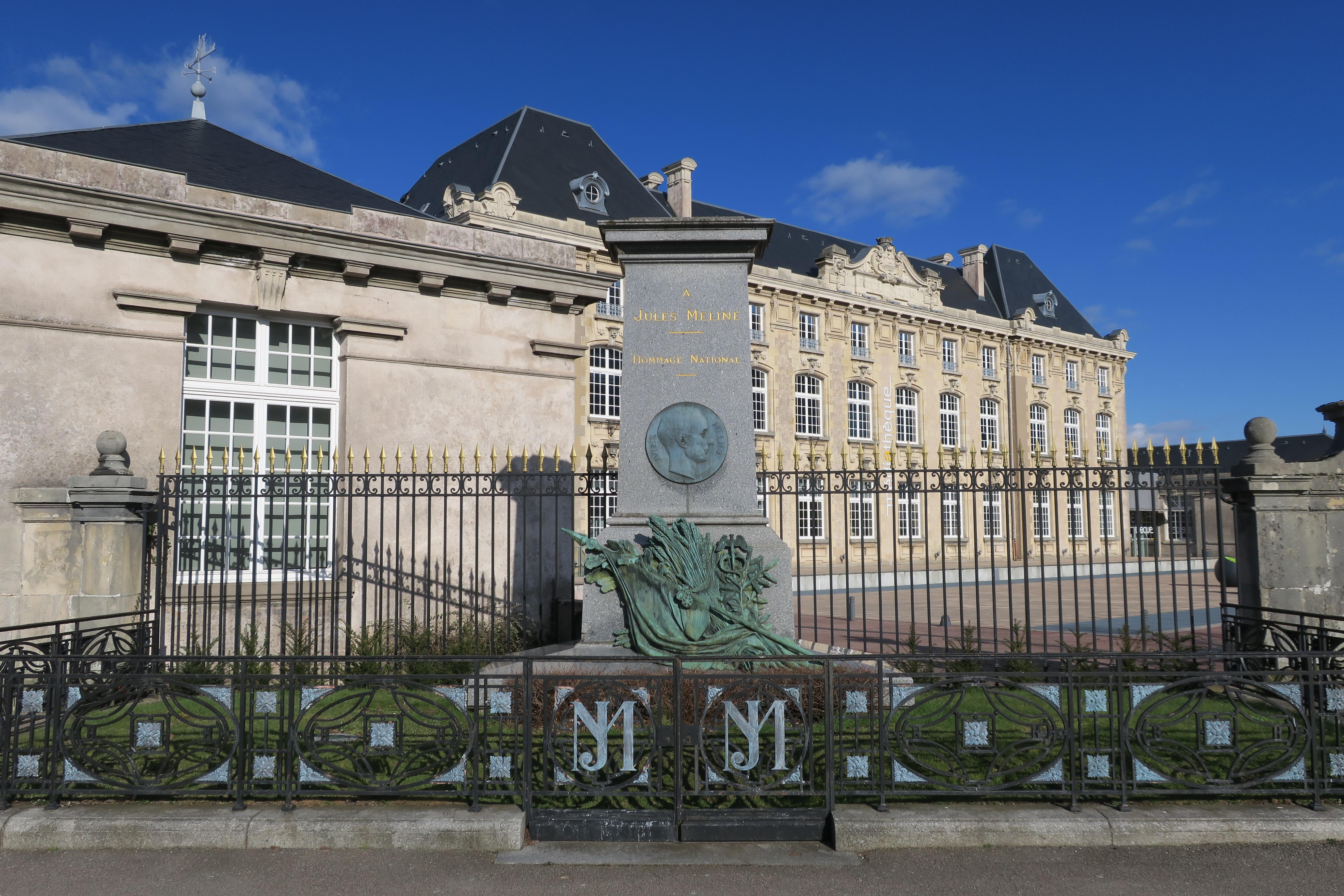 monument à Jules-Méline